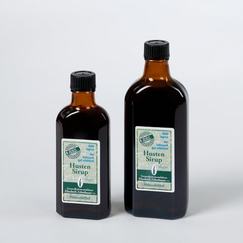 Hustensirup in zwei Flaschengrößen Produktbild auf weißem Hintergrund