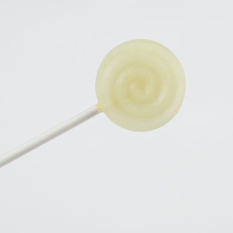 Xylit Lolli Banane Geschmack, runder flacher Lutscher mit erhabener Spiralform, Produktbild