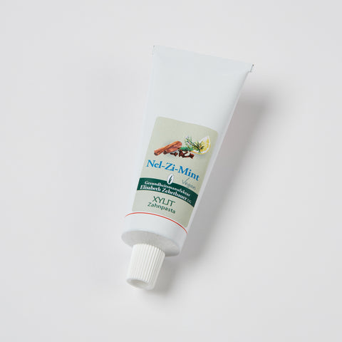 XYLIT-Zahnpasta Nel-Zi-Mint, Nelke- Zimt Geschmack in der Tube, Produktbild